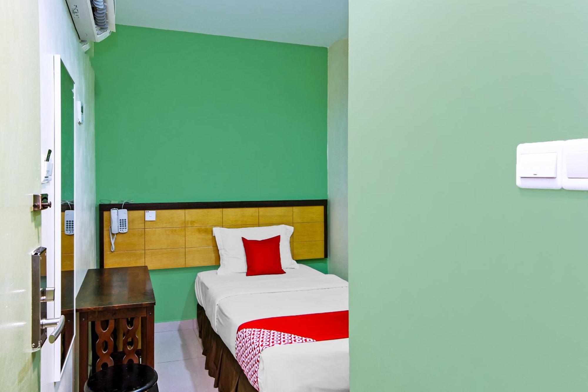 Oyo 44054 Holiday Mansion Inn Sibu Kültér fotó