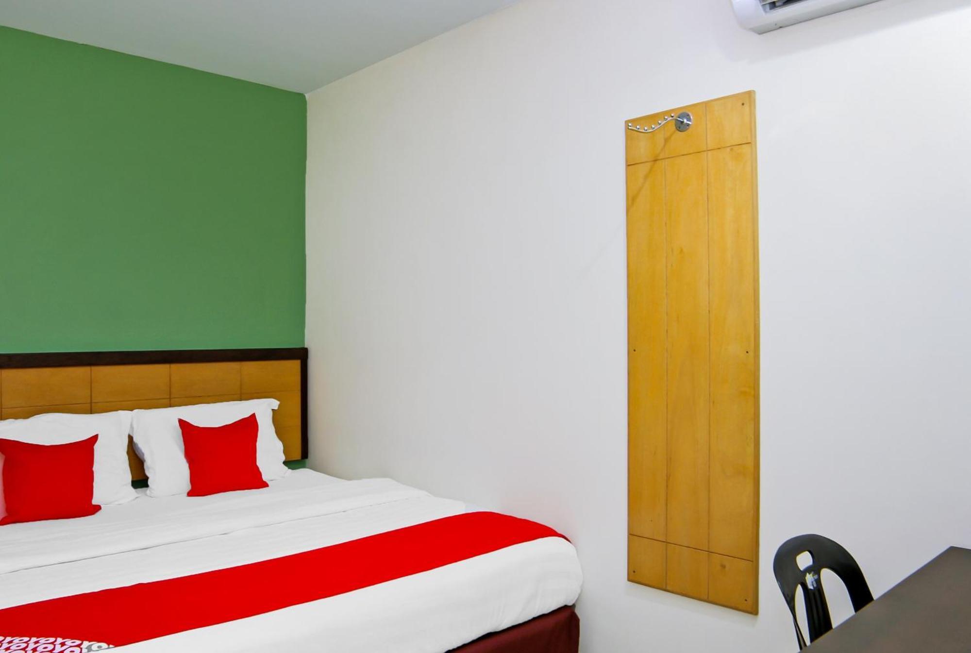 Oyo 44054 Holiday Mansion Inn Sibu Kültér fotó