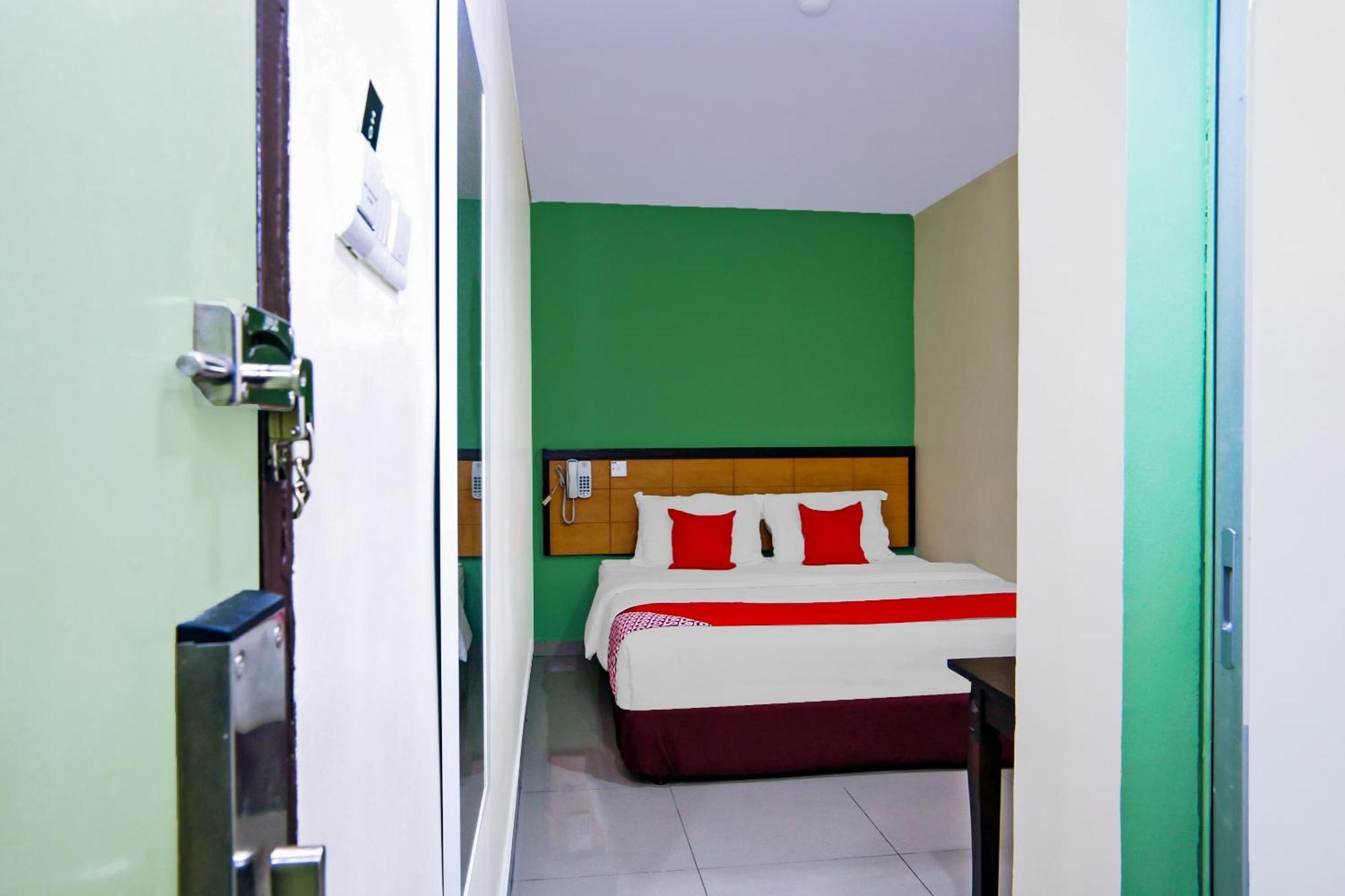 Oyo 44054 Holiday Mansion Inn Sibu Kültér fotó